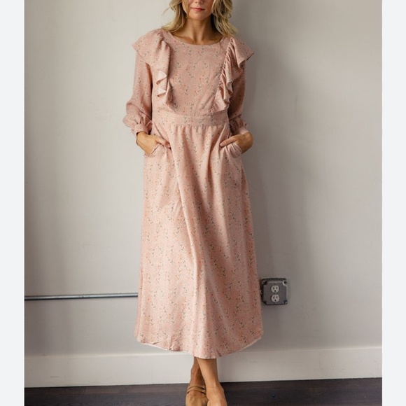 True Love’s Kiss Mom dress - Picture 2 of 6